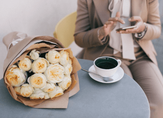 3 reasons to put more flowers in the office flowers in the office